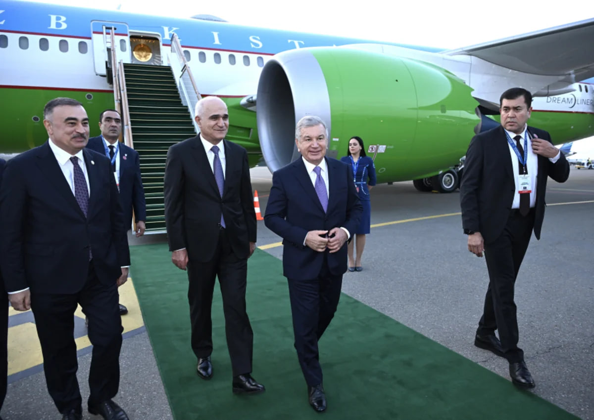 Özbəkistan Prezidenti Azərbaycana səfərə gəldi - FOTO