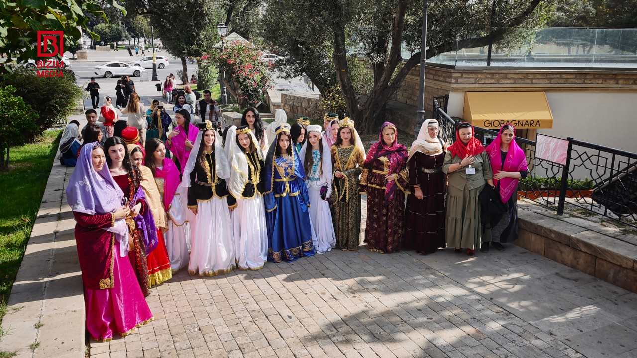 Bakıda keçirilən kəlağayı yürüşündən VİDEOREPORTAJ Bakıda keçirilən kəlağayı yürüşündən VİDEOREPORTAJ