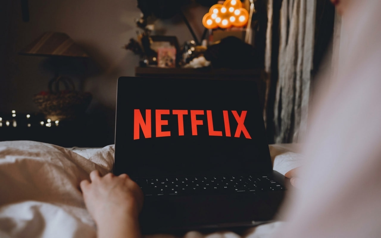 &ldquo;Netflix&rdquo;də KÜTLƏVİ İXTİSAR: 1 000 nəfər işini itirəcək