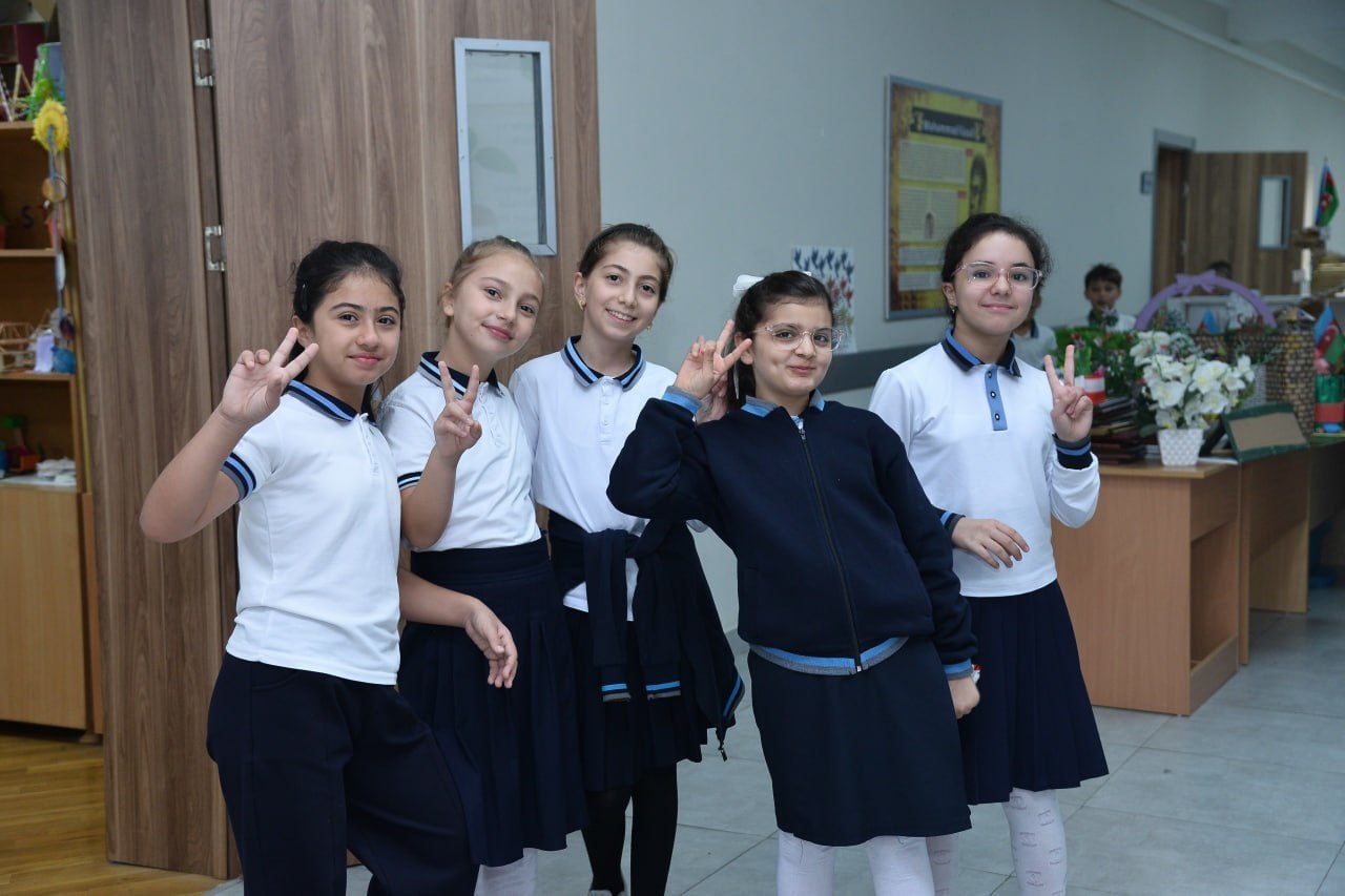 Məktəblərdə vahid geyim qaydaları ilə bağlı BƏYANAT