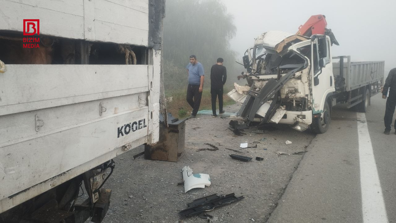 Kürdəmirdə yük maşınlarının iştirakı ilə AĞIR QƏZA – Ölən var – FOTO Kürdəmirdə yük maşınlarının iştirakı ilə AĞIR QƏZA – Ölən var – FOTO