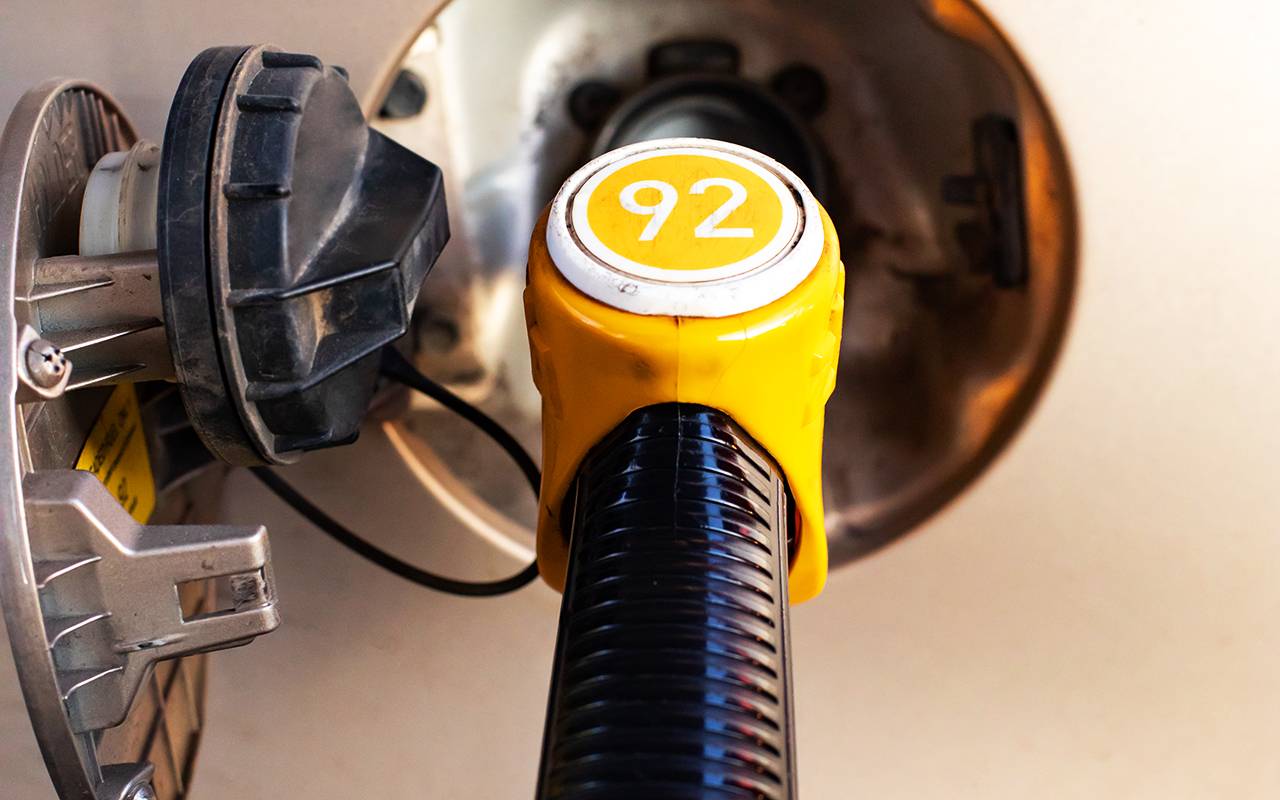 Azərbaycan İraqdan "Aİ-92" markalı benzin tədarük etməyə BAŞLAYIB Azərbaycan İraqdan "Aİ-92" markalı benzin tədarük etməyə BAŞLAYIB