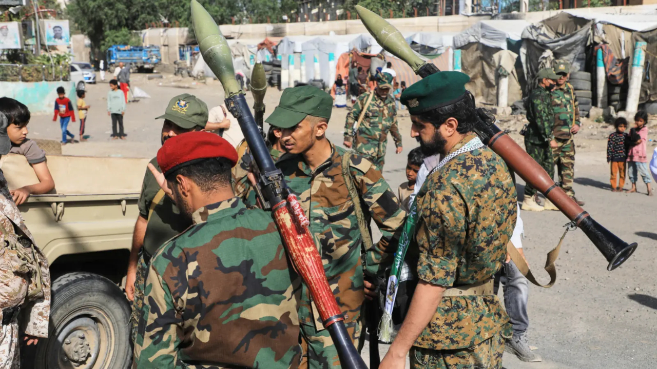 Husilər Yəməndə strateji şəhəri mühasirəyə aldılar