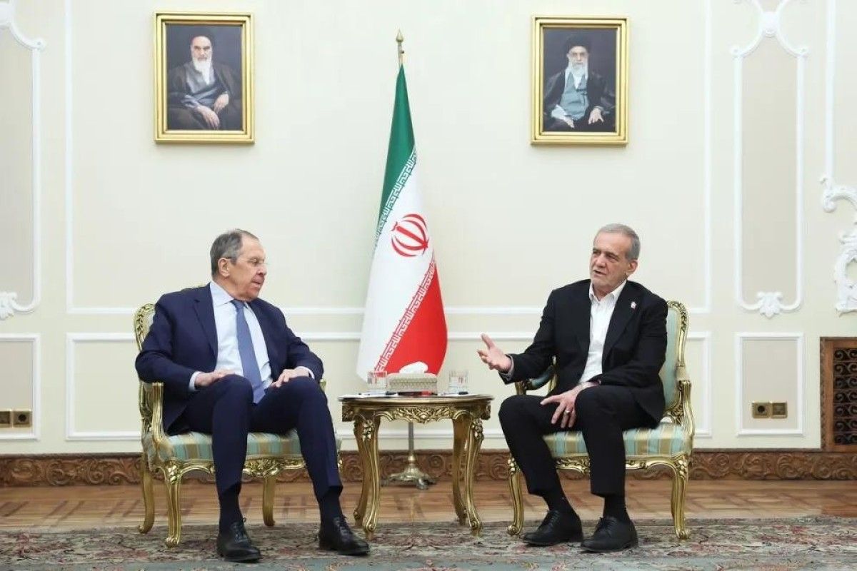 Lavrov Pezeşkianla aktual regional məsələləri müzakirə etdi - VİDEO