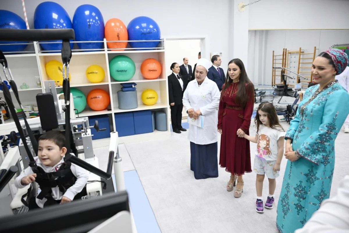 Leyla Əliyeva Arkadağda Uşaq Sağlamlığı və Reabilitasiya Mərkəzinin fəaliyyəti ilə tanış olub - FOTO Leyla Əliyeva Arkadağda Uşaq Sağlamlığı və Reabilitasiya Mərkəzinin fəaliyyəti ilə tanış olub - FOTO