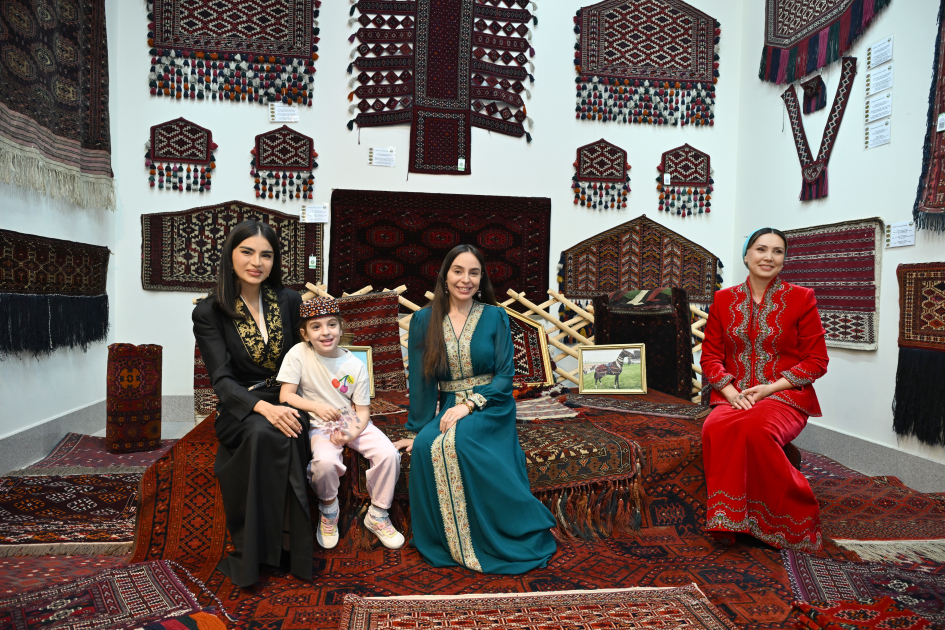 Leyla Əliyeva Aşqabadda Milli Türkmən Xalçası Muzeyində olub - FOTO