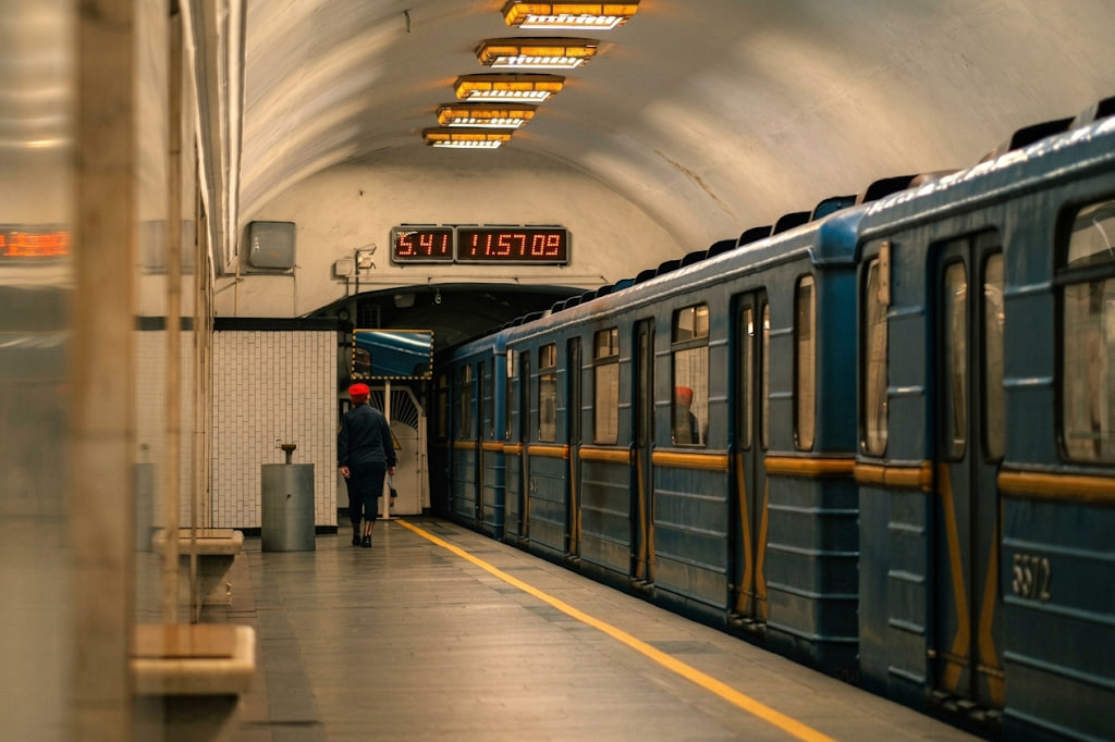 Kiyevdə nəqliyyat iflic oldu: Metro dayandırıldı - VİDEO
