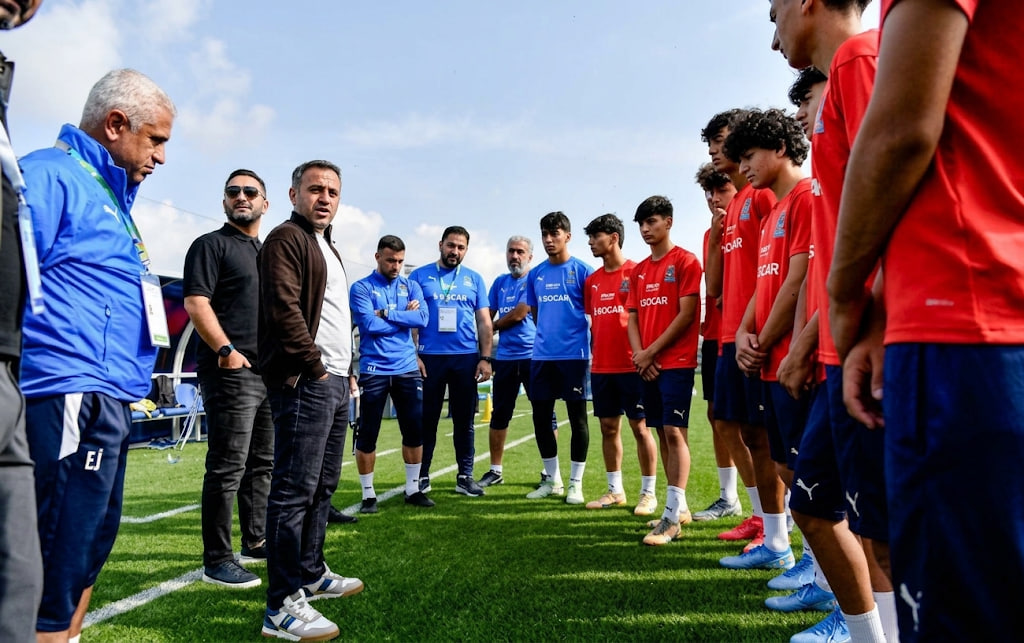 Ayxan Abbasovdan U-15 millisinə dəstək - FOTO