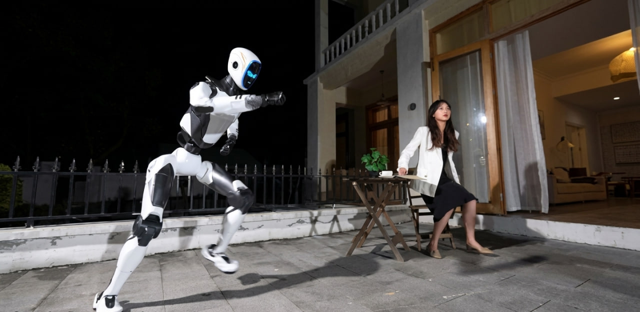Çində qeyri-adi İXTİRA: Superqəhrəman robot &ndash; VİDEO