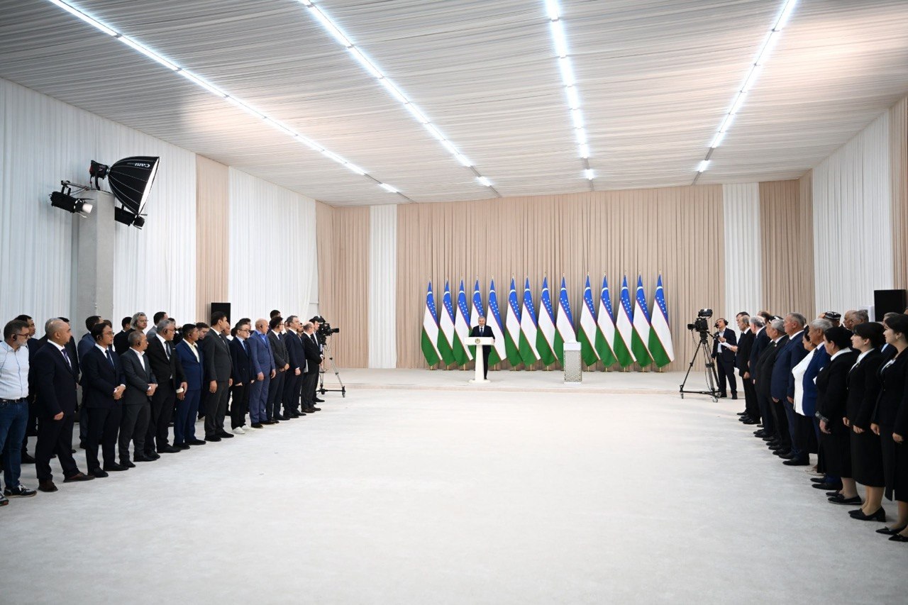 Zakir İbrahimov Özbəkistan Prezidentinin investorlarla görüşündə “Akba” qızıl yatağının işlənməsi perspektivlərini açıqlayıb Zakir İbrahimov Özbəkistan Prezidentinin investorlarla görüşündə “Akba” qızıl yatağının işlənməsi perspektivlərini açıqlayıb