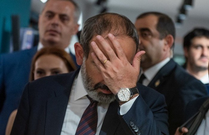 Paşinyan ermənilərə çarəsiz qaldığını etiraf etdi