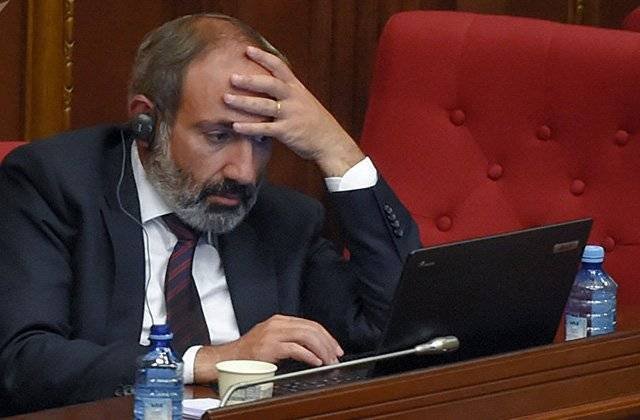 Paşinyan əhalini özünümüdafiə dəstələri yaratmağa çağırıb