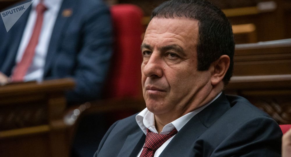 Erməni partiya sədri: “Millətə xəyanət edən asılmalıdır”
