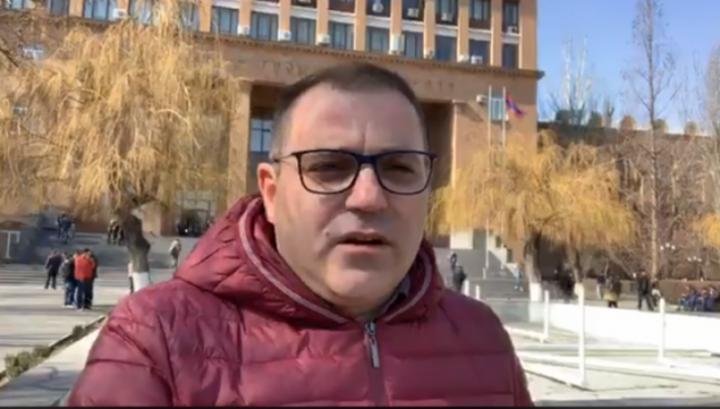 Erməni ekspert: “İşdən çıxarılan məmurlar ölkədən qaçmağa hazırlaşır” Erməni ekspert: “İşdən çıxarılan məmurlar ölkədən qaçmağa hazırlaşır”