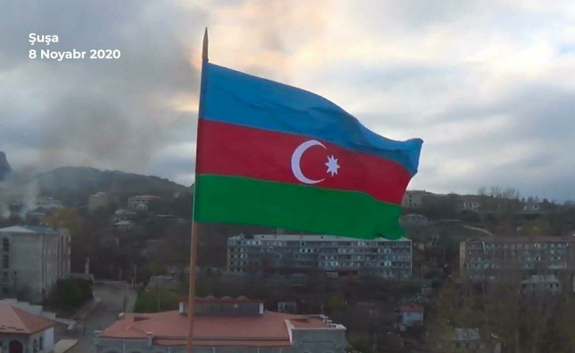 Şuşaya sancılan zəfər bayrağını parada kim gətirəcək?