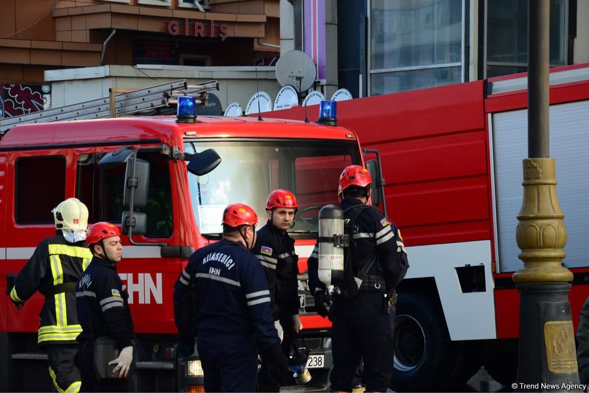 Bakıda çoxmərtəbəli yaşayış binasında yanğın olub