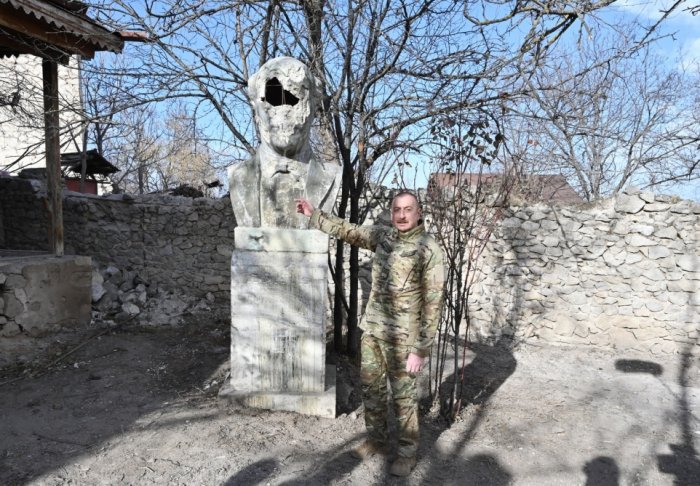 İlham Əliyev Bülbülün ev muzeyində - FOTO 