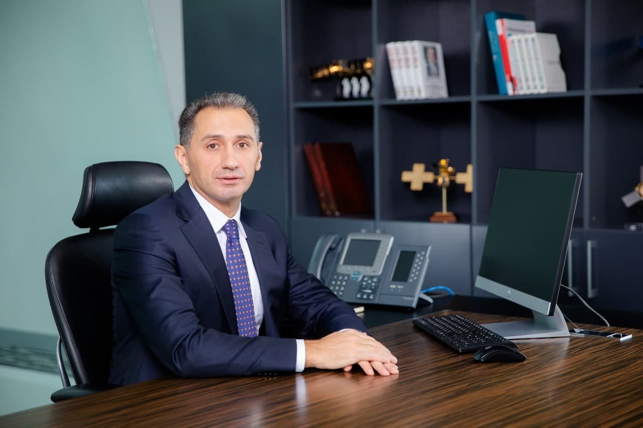 Yeni nazir kollektivə təqdim edildi
