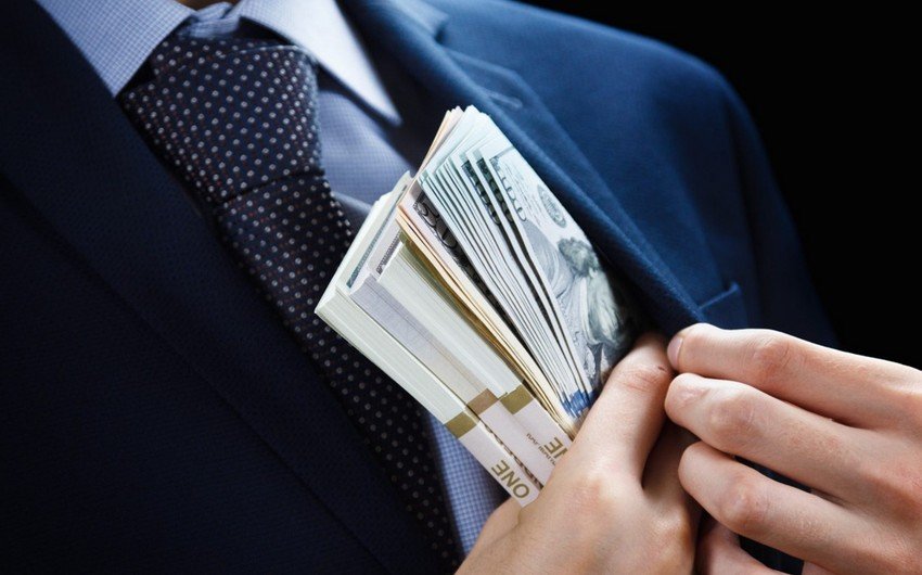 İtkin düşən erməni hərbçisinin atasına 3 min dollar atdılar - VİDEO