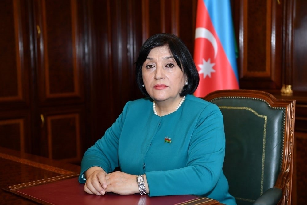 Sahibə Qafarova: “Xanımlar zərifliyin nişanəsisidir” - 8 MART TƏBRİKİ
