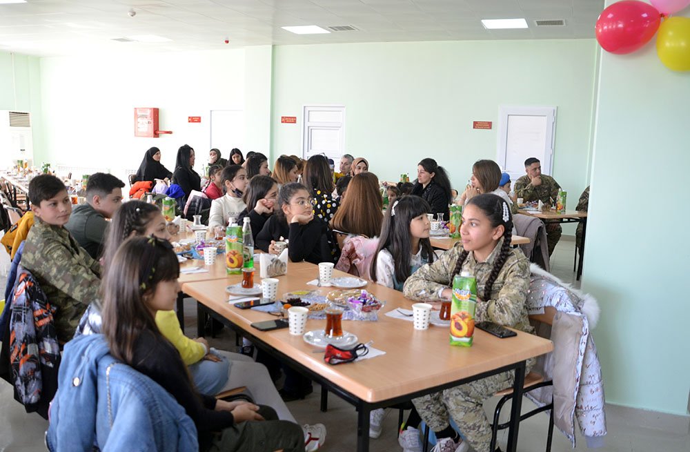 Hərbi hissədə şəhid ailələri ilə Novruz tədbiri - VİDEO