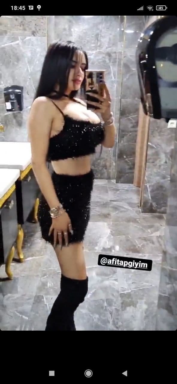 Naz Mila açıq-saçıq geyimi ilə YENƏ GÜNDƏMDƏ - FOTOLAR - foto 2