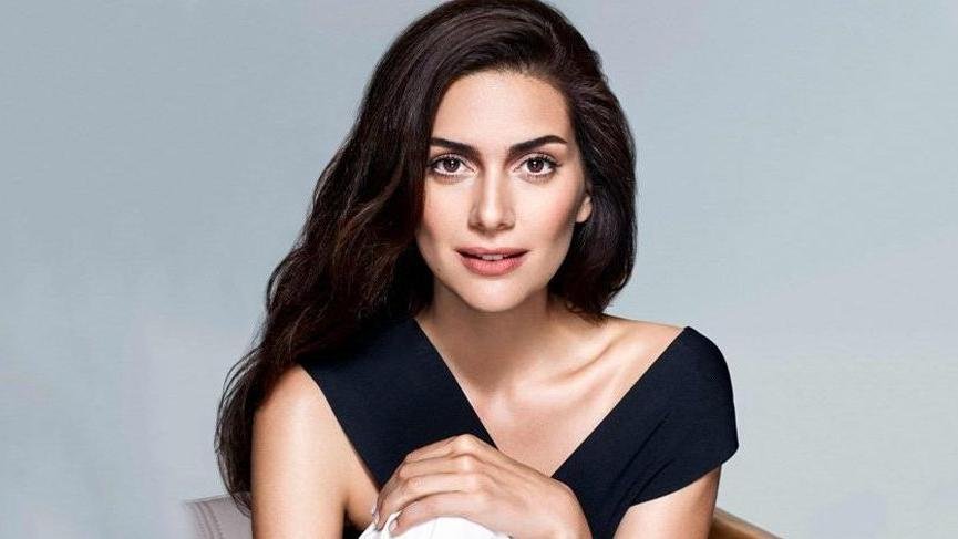 Bergüzar Korel cəmiyyəti alçaltmaqda ittiham edildi - Prokurorluğa çağırıldı