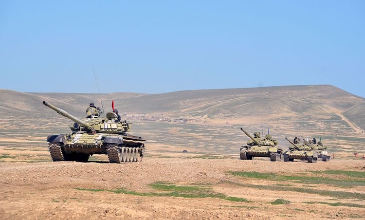 Azərbaycan tankları döyüş hazırlığına gətirildi - VİDEO