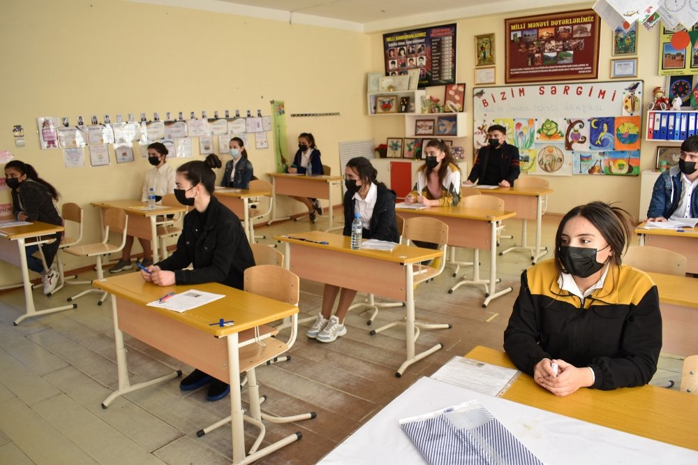 Azərbaycanda bu gün 9 minə yaxın şagird buraxılış imtahanı verəcək