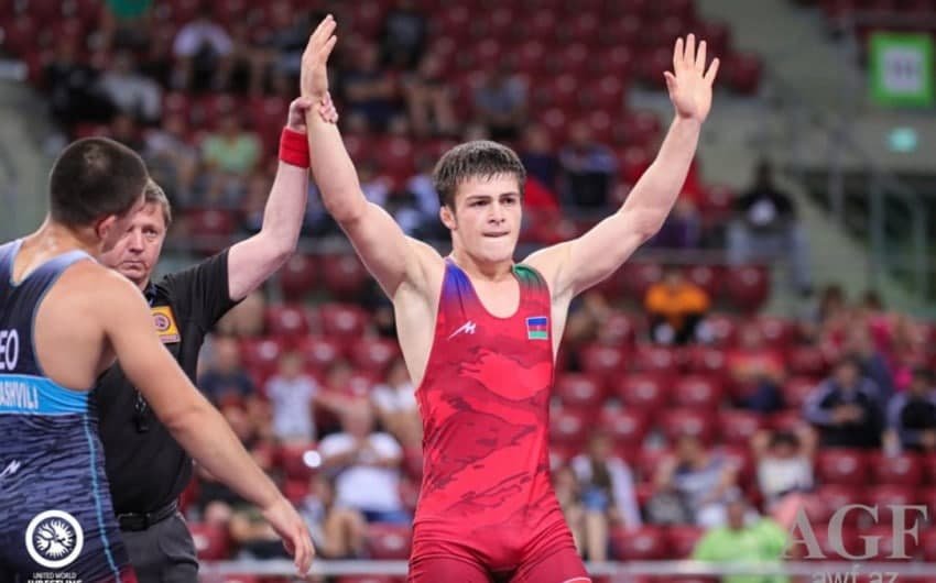 Güləşçimiz Rusiyada ermənini udub qızıl medal qazandı