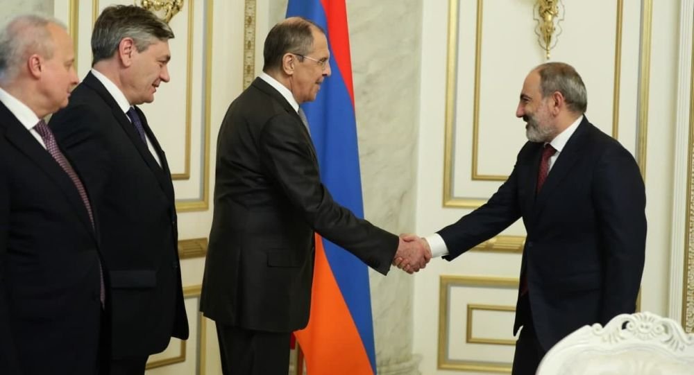 Sergey Lavrov İrəvanda Paşinyanla görüşdü 