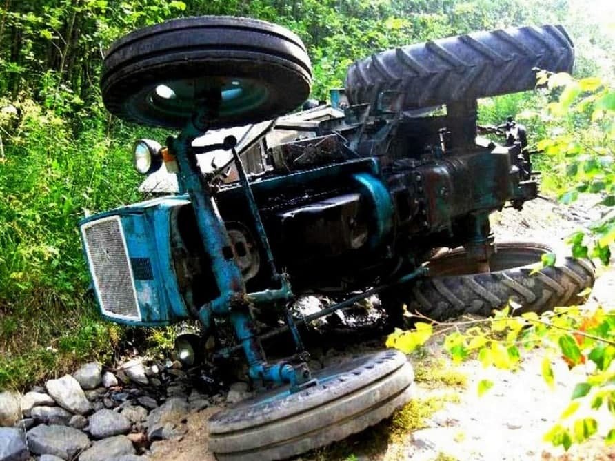 Beyləqanda avtomobillə traktor toqquşdu, ölən var