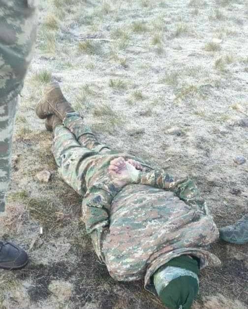 Əsir götürülən erməni hərbçilərinin FOTOLARI - foto 1