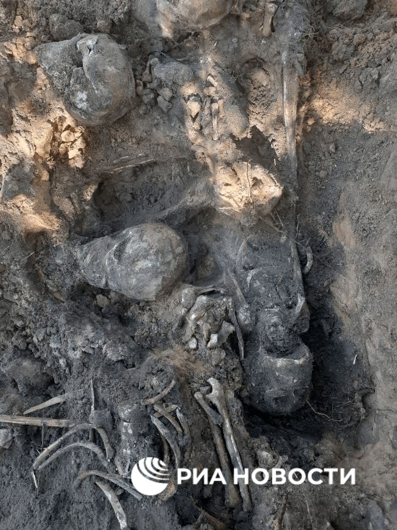 Rusiyada nasistlər tərəfindən öldürülən qadın və uşaq qalıqları tapıldı - FOTOLAR - foto 3