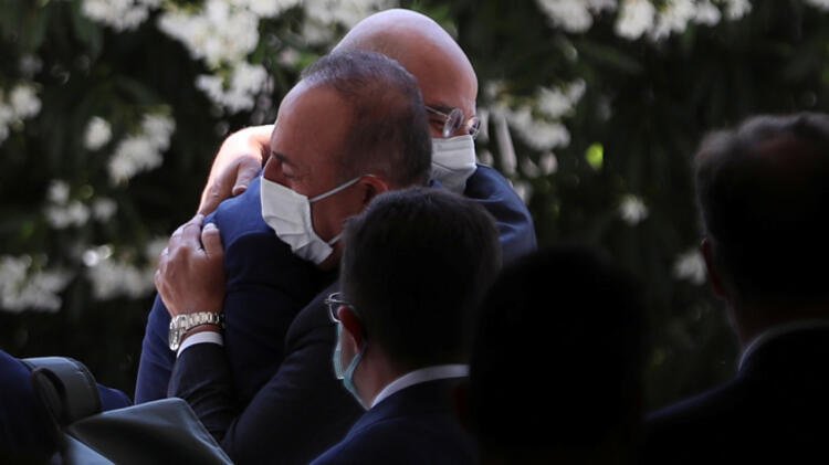 Çavuşoğlu qalmaqal yaşadığı həmkarı ilə qucaqlaşdı - FOTO - foto 1