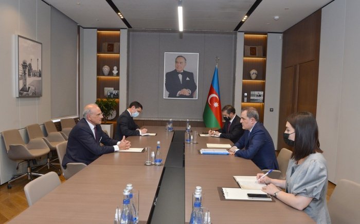 Ceyhun Bayramov yeni səfiri qəbul etdi