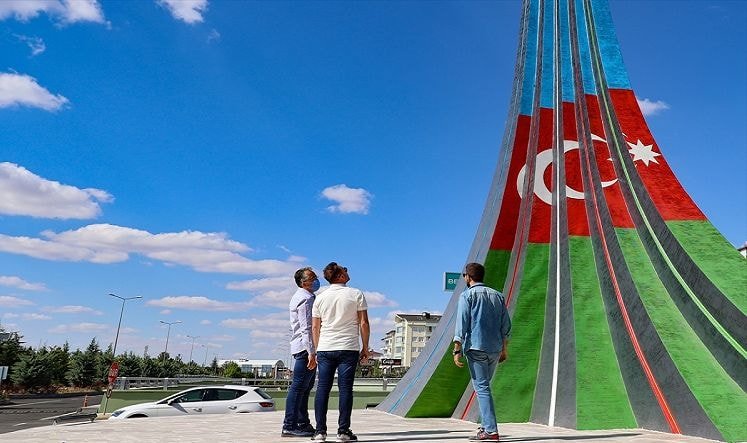 Azərbaycan-Türkiyə Qardaşlıq Abidəsi ucaldıldı - FOTOLAR