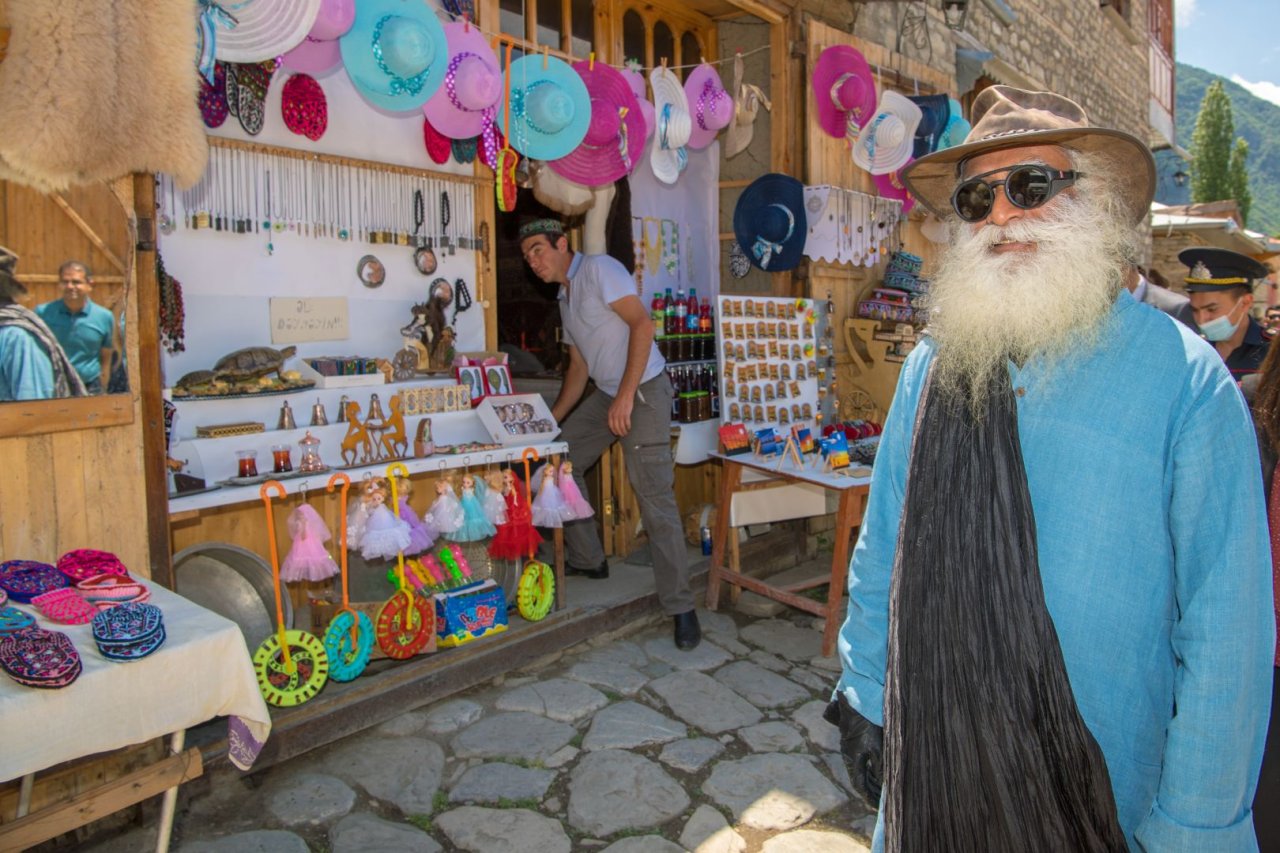 Dünya şöhrətli Sadhquru İsmayıllı və Şamaxıda - FOTOLAR