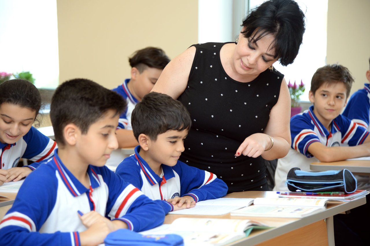 Bakıda işləyən müəllimlərin maaşı açıqlandı