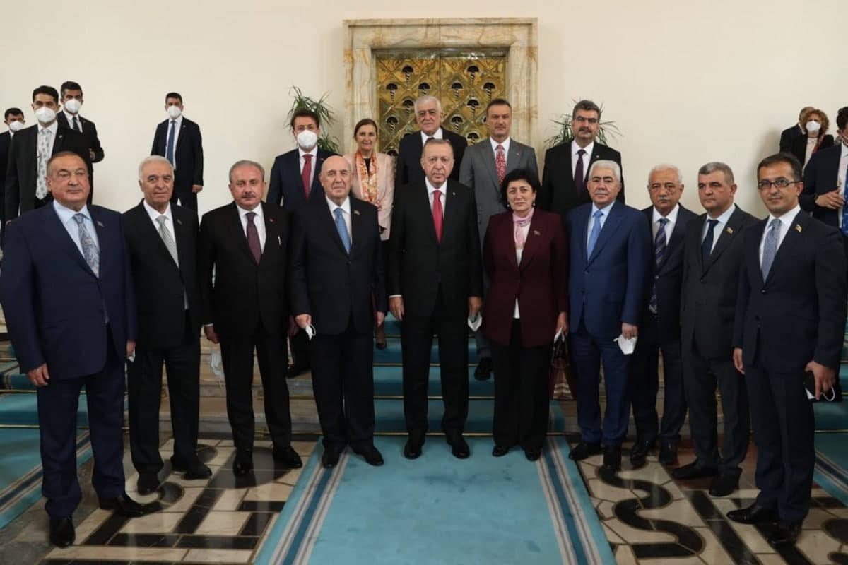 Ərdoğan Milli Məclisin nümayəndə heyəti ilə görüşdü
