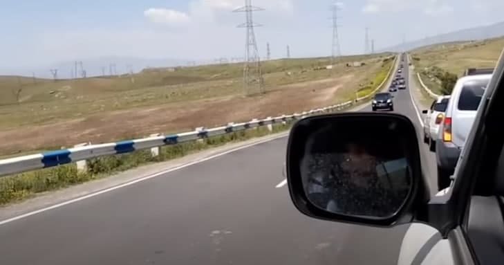 Paşinyanın kortejindən təhlükəli addım – Müxalifət partiyasının lideri ölümdən qurtardı - VİDEO