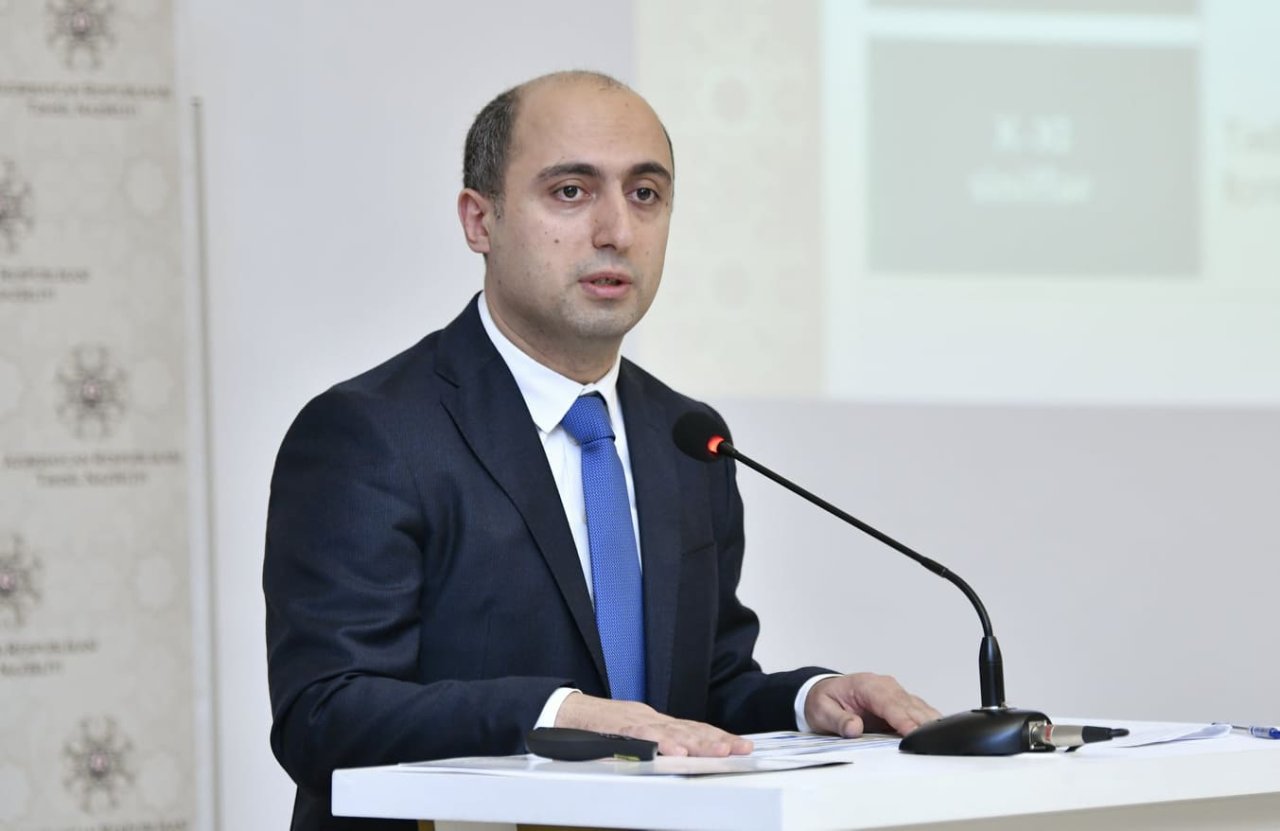 Nazir 19 məktəb direktorunu işdən çıxardı 