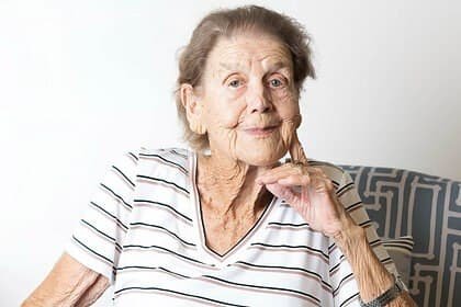 100 yaşlı qadın uzunömürlülüyün sirrini açdı - FOTO 