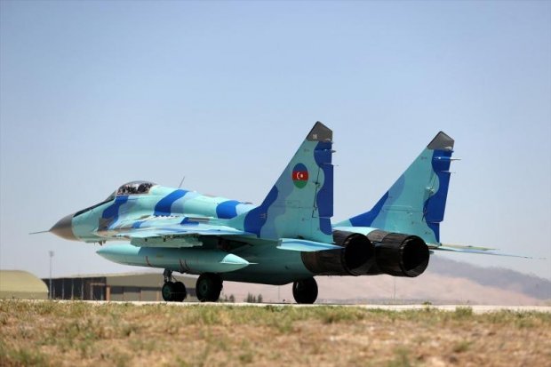 Türkiyə F-16 qırıcıları hədəfləri işarələdi, Azərbaycanın Su-25-i dəqiq zərbə ilə vurdu - FOTO