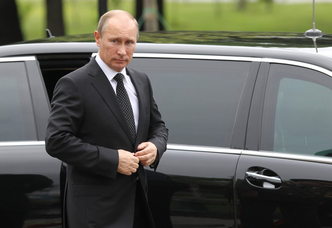 Putin sükan arxasında - VİDEO