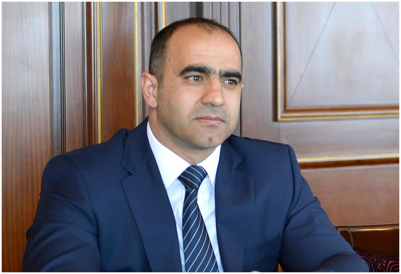 Azərbaycanda nazir iclasda yatdığına görə işdən çıxarıldı - VİDEO