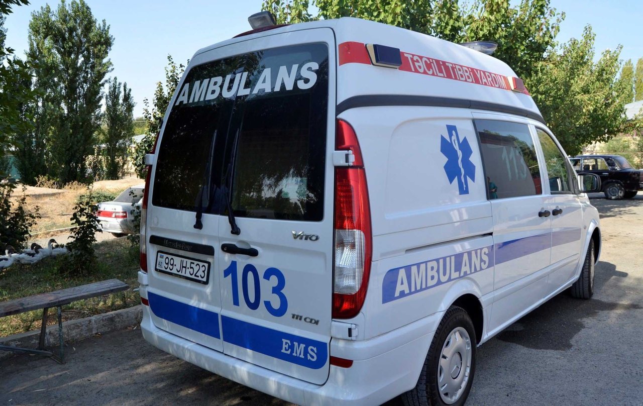 Özünü binadan atan şəxs təcili yardımdan qaçıb ev soydu