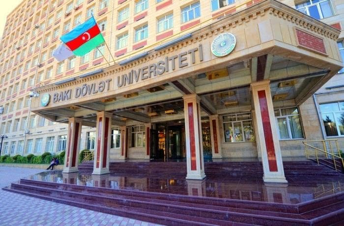 BDU rektorunun müşaviri bıçaqlandı - FOTO