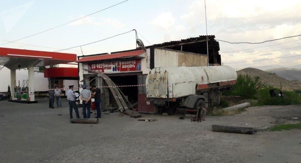 Ermənistanda yanacaqdoldurma məntəqəsində partlayış - Yaralı var Ermənistanda yanacaqdoldurma məntəqəsində partlayış - Yaralı var
