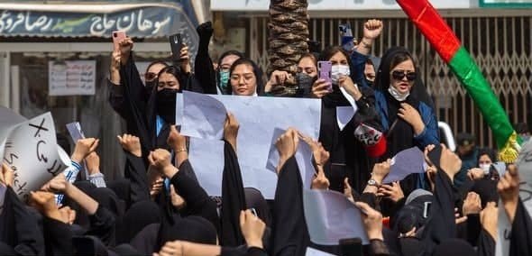 Əfqan qadınlar “Taliban”a etiraz etdi - FOTO Əfqan qadınlar “Taliban”a etiraz etdi - FOTO